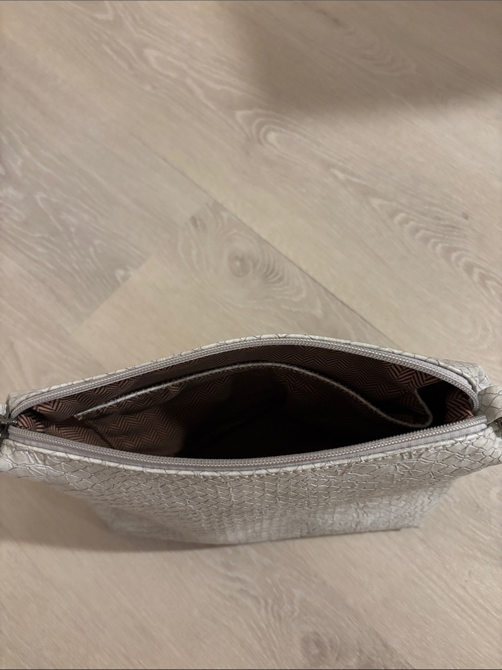 Textured White Python-Effect Cosmetic Pouch - Picture 3 of 5